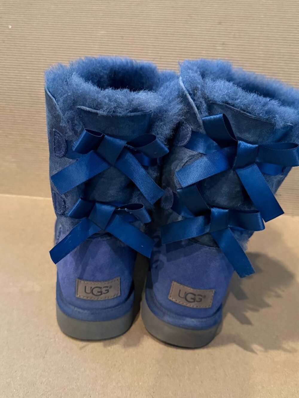 UGG Bailey Bow II Navy Blue Suede Sheepskin Boots Women’s Size 8 1016225